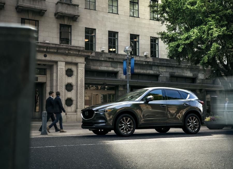  Mazda CX-5 Signature 2018 года  (NA) (фото 1 из 40)